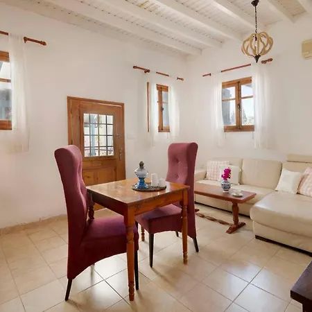 شقة Cottage Houses Pentakomo