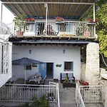 Cottage Houses Pentakomo
