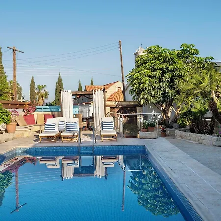 Daire Cottage Houses Pentakomo