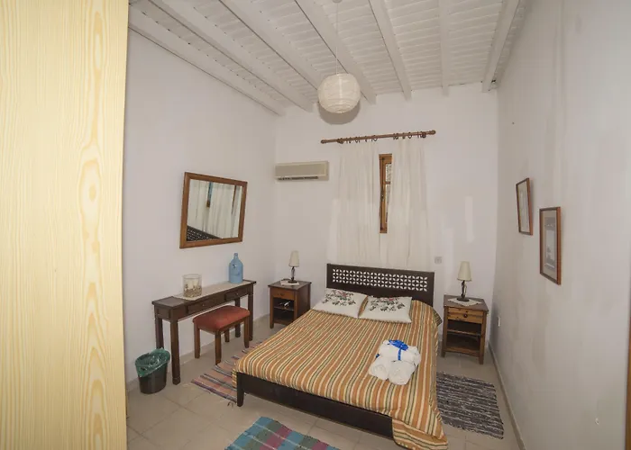 Cottage Houses Pentakomo