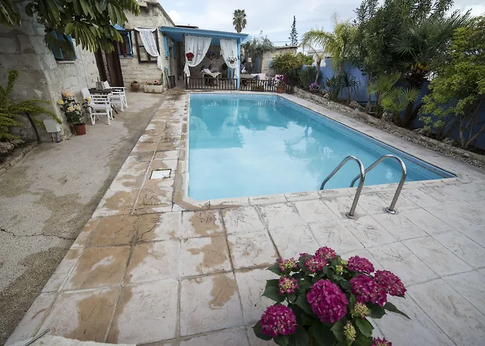 Cottage Houses Pentakomo